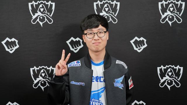 但他仍旧在 但他仍旧在